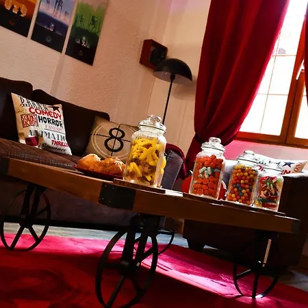 L'aparte H24,cosy,port,plage,wifi,netflix アパート